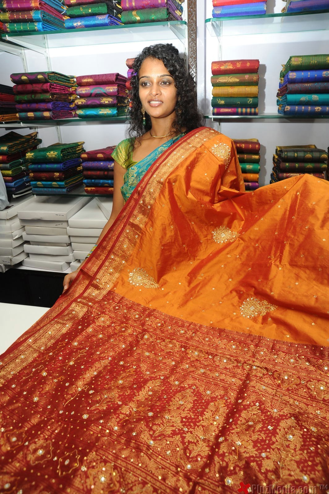 Sonia Deepti inaugurates silk showroom - Pictures | Picture 96927